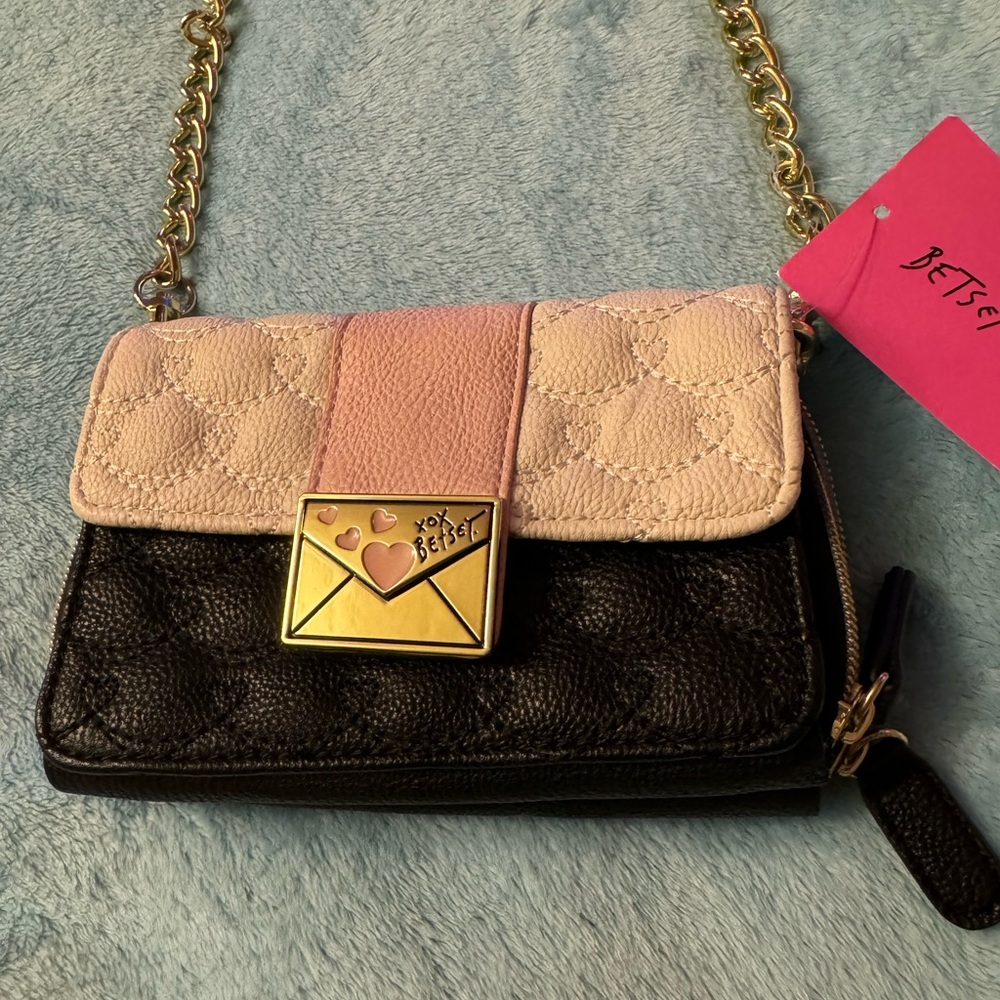 Betsey Johnson Crossbody Heart print envelope Bag, New with tags